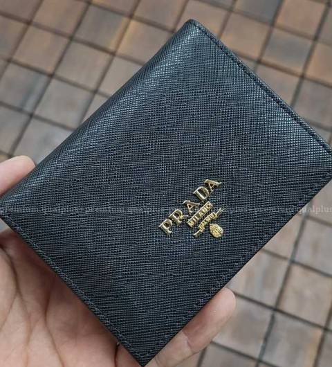 [국내배송] 프*다 사피아노 2단반지갑 블랙