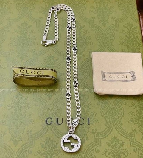구찌 인터로킹 G 목걸이 남녀공용