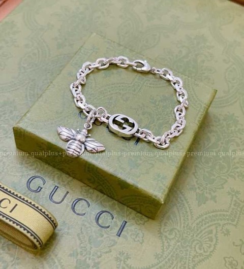 구찌 인터로킹 G 벌 팔찌 남녀공용