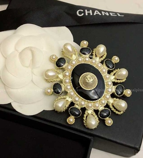 샤넬 CC 빈티지 브로치