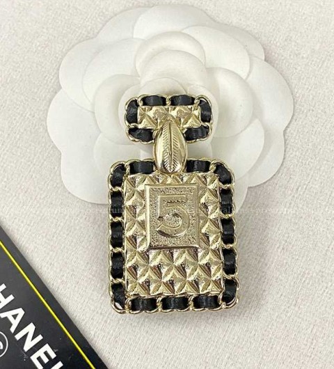샤넬 CC 넘버 5 브로치