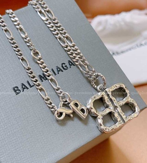 발렌시아가 BB 목걸이