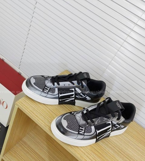 발렌티노 VL7N 로우탑 스니커즈 남녀공용