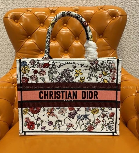 디올 북토트백 미듐