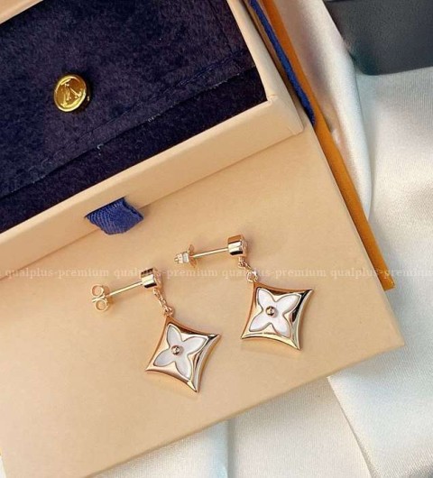 [국내배송] 루*비통 모노그램 플라워 패턴 화이트쉘 귀걸이