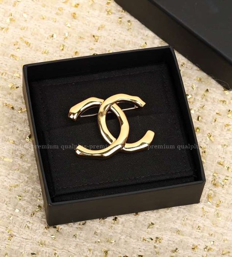 샤넬 CC 브로치