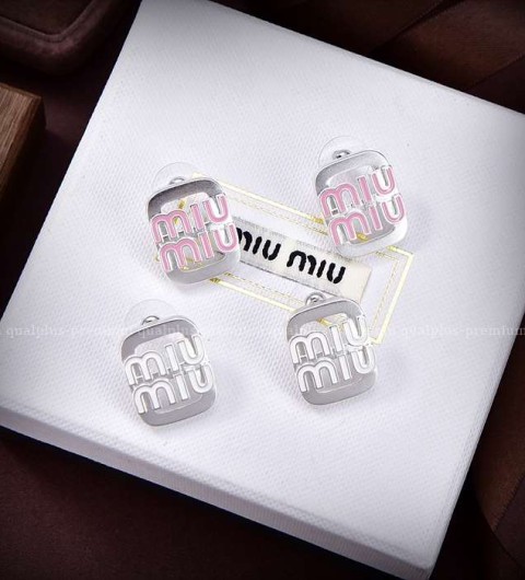 미우미우 로고 귀걸이 (2color)