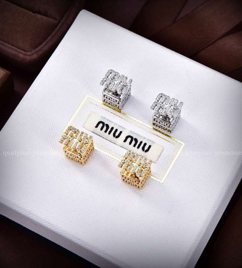 미우미우 로고 귀걸이 (2color)