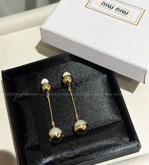 미우미우 테슬 귀걸이