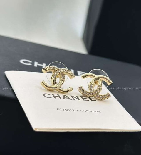 [국내배송] 샤* 더블 C 반 다이아몬드 비대칭 귀걸이