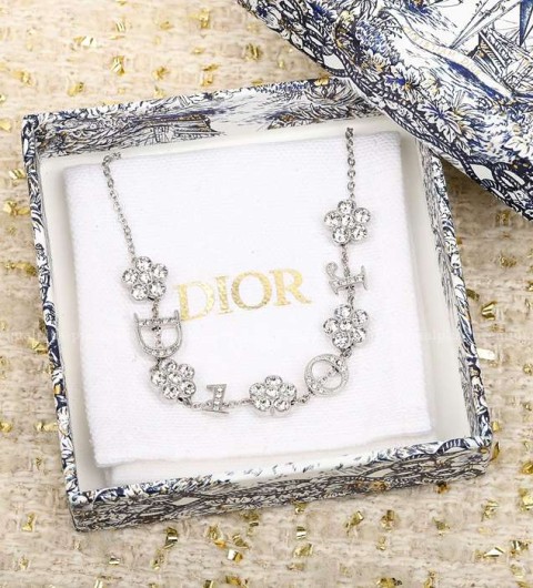 디올 로고 목걸이