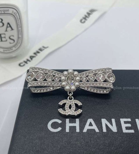 샤넬 CC 리본 브로치