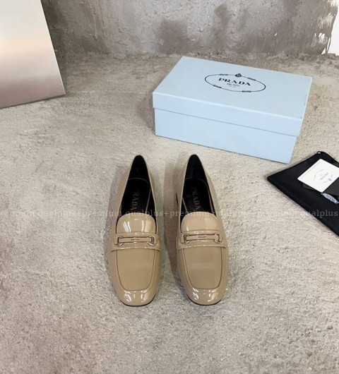 프라다 페이턴트 로퍼 여성용 3cm