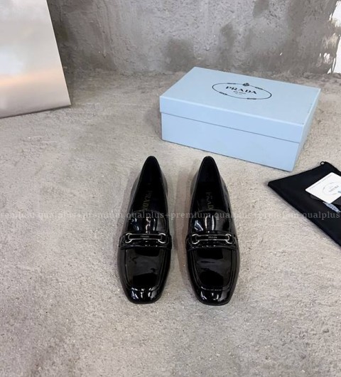 프라다 페이턴트 로퍼 여성용 3cm