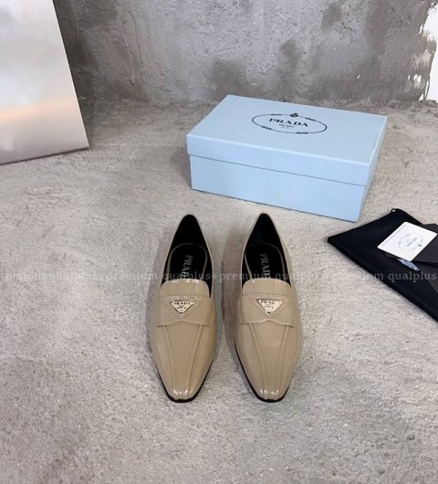 프라다 페이턴트 로퍼 여성용 3cm