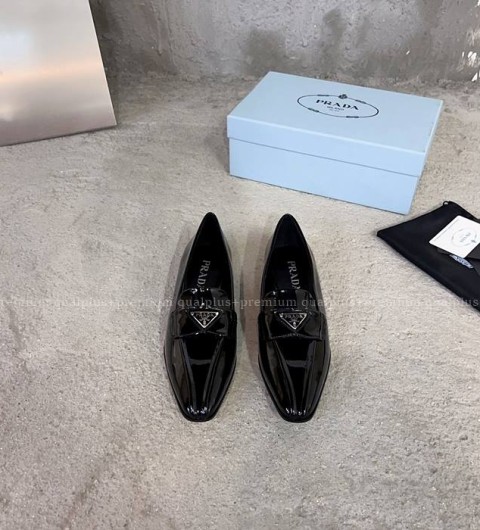 프라다 페이턴트 로퍼 여성용 3cm