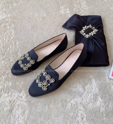 로저비비에 플라워 스트라스 자수 버클 로퍼 여성용