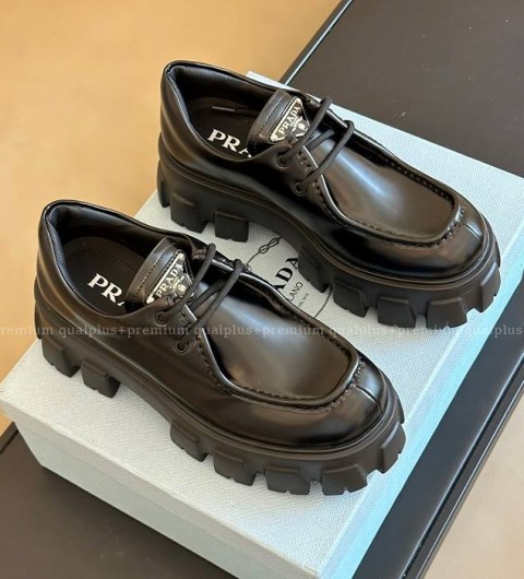 프라다 모놀리스 로퍼 여성용