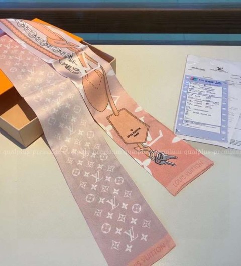 [국내배송] 루*비통 컨피던셜 트윌리 실크 스카프