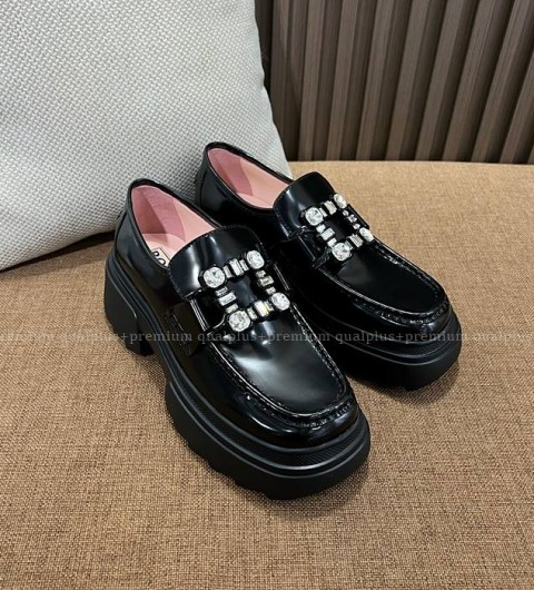 로저비비에 월러 비브 스트라스 버클 로퍼 여성용