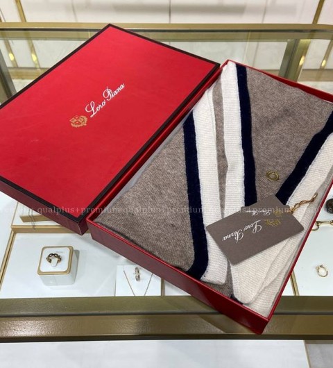 로로피아나 스카프