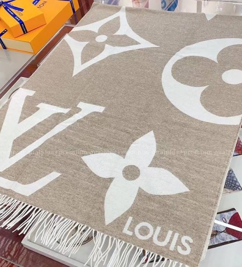 루이비통 얼티메이트 샤인 스카프