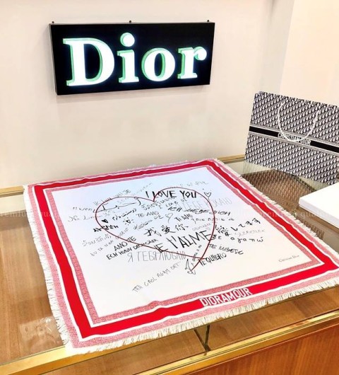 디올 아뮤어 스퀘어 스카프 90