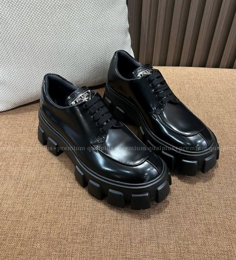 프라다 브러시드 로퍼 여성용