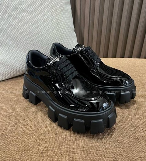 프라다 브러시드 로퍼 여성용