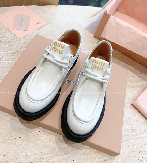 미우미우 레이스 퓌메 가죽 로퍼 여성용