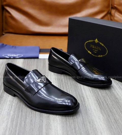 프라다 로고 가죽 로퍼 남성용