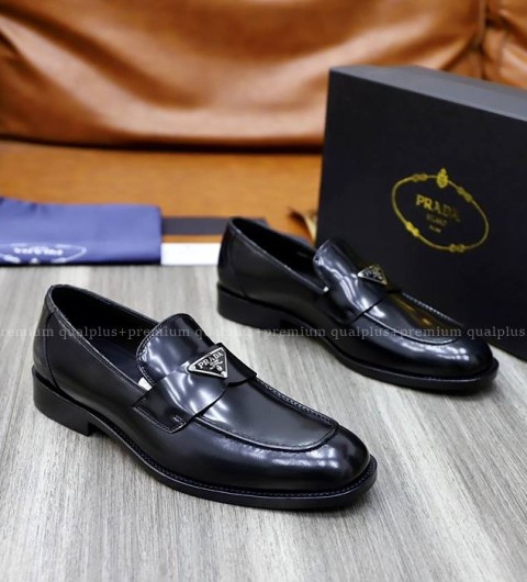 프라다 로고 가죽 로퍼 남성용