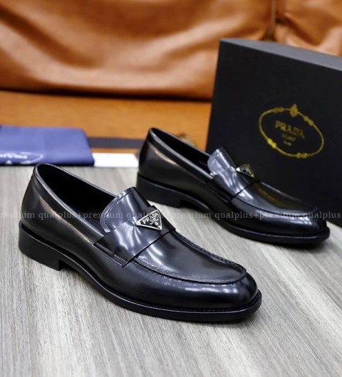 프라다 로고 가죽 로퍼 남성용