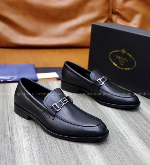 프라다 로고 가죽 로퍼 남성용