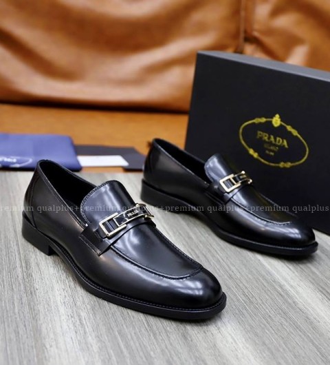 프라다 로고 가죽 로퍼 남성용