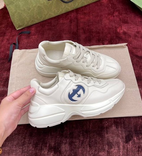 구찌 인터로킹 G 라이톤 스니커즈 남성용