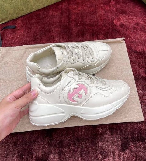 구찌 인터로킹 G 라이톤 스니커즈 여성용