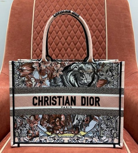 디올 북토트백 미듐