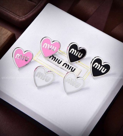 미우미우 로고 하트 귀걸이 (3color)