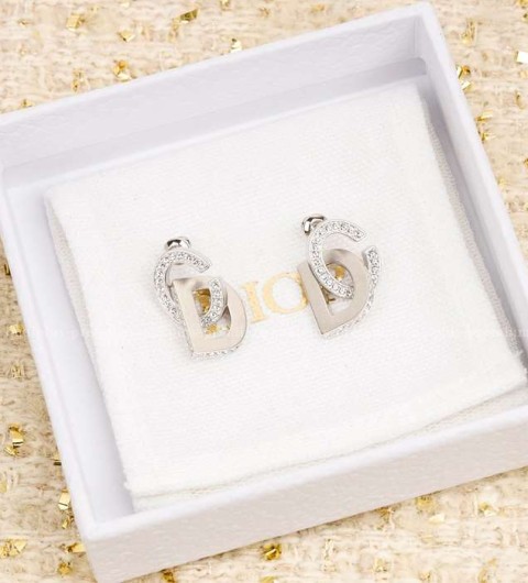디올 CD 로고 귀걸이