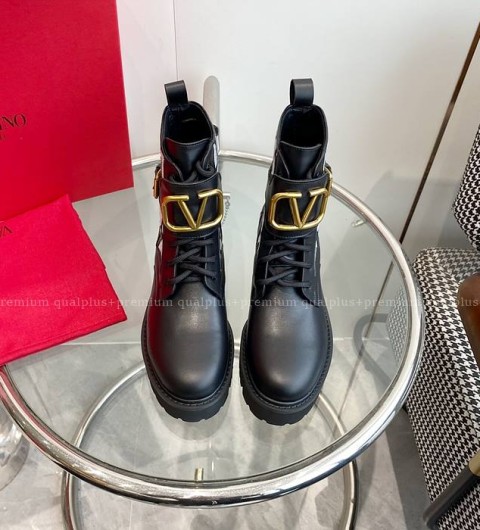 발렌티노 브이로고 시그니처 컴뱃 부츠 여성용