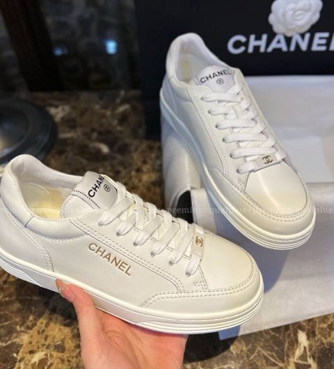 샤넬 23A 골드 로고 스니커즈 여성용