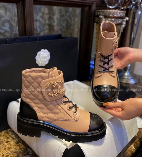 샤넬 CC 워커 부츠