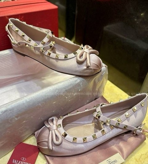 발렌티노 락스터드 새틴 발레리나 슈즈 여성용