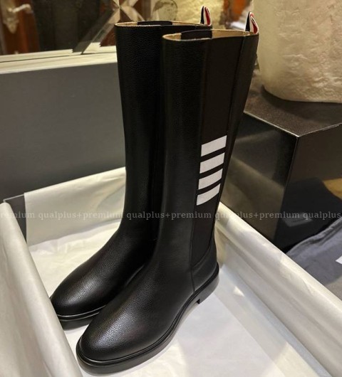 톰브라운 블랙 페블 그레인 러버 솔 니 하이 첼시 부츠 여성용