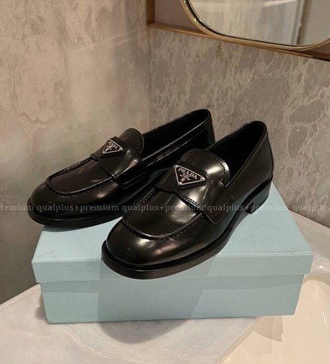 프라다 로고 로퍼 여성용