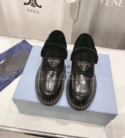 프라다 브러시드 시어링 인솔 로퍼 여성용