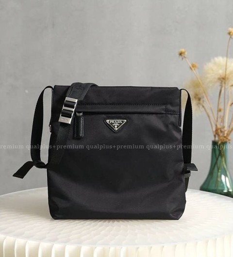 프라다 2VH055 나일론 크로스백 남성용