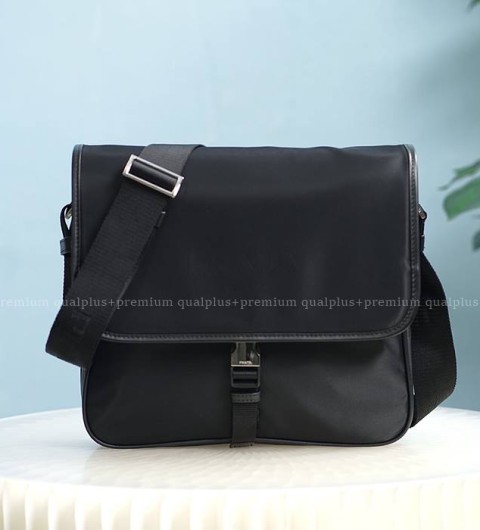 프라다 VA0951 클래식 크로스백 남성용