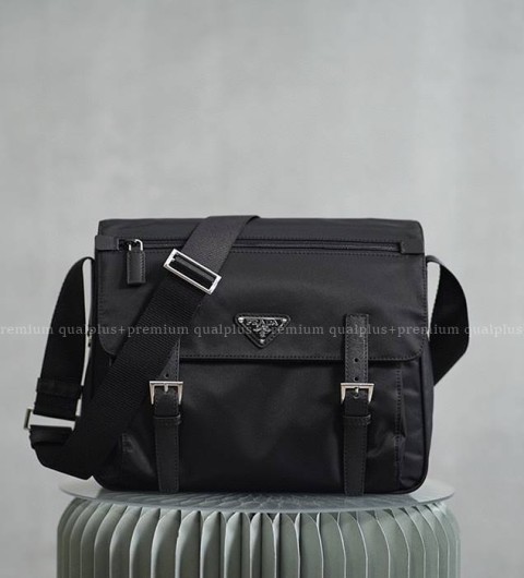 프라다 BT0953 나일론 메신저 숄더백 남성용